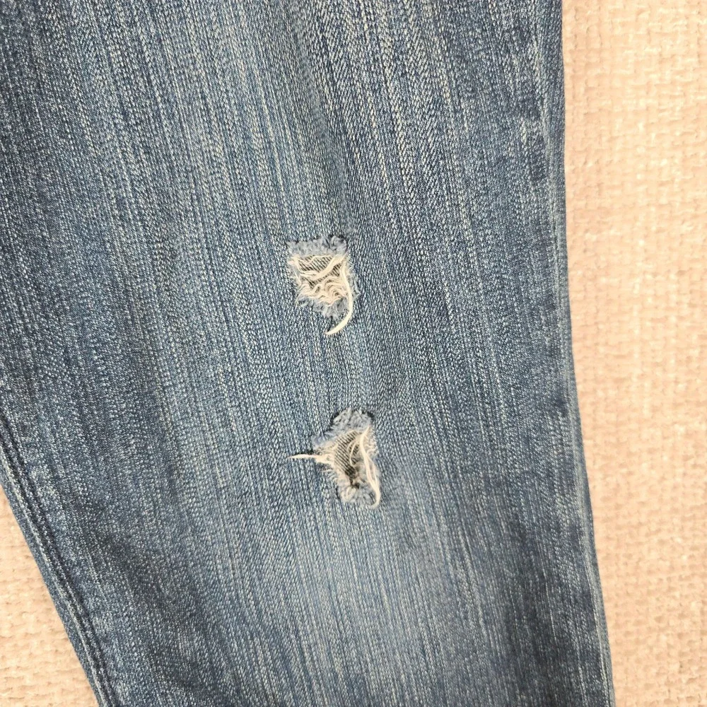 Ann Taylor LOFT Women 6 Boyfriend Jeans Blue Medium Wash Distressed Straight Leg